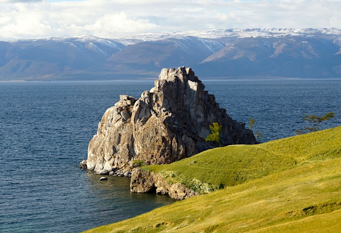 Shamanenfelsen auf der Baikalseeinsel Olchon