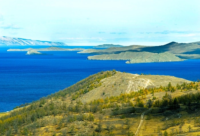 Die Baikalseeinsel Olchon und der Baikalsee von oben